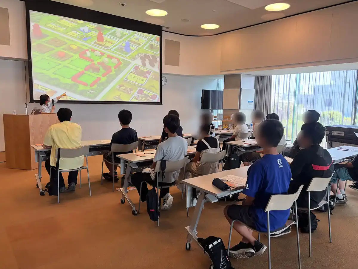「こちらは『アグリコラ』です。」とボードゲームの一例を紹介
