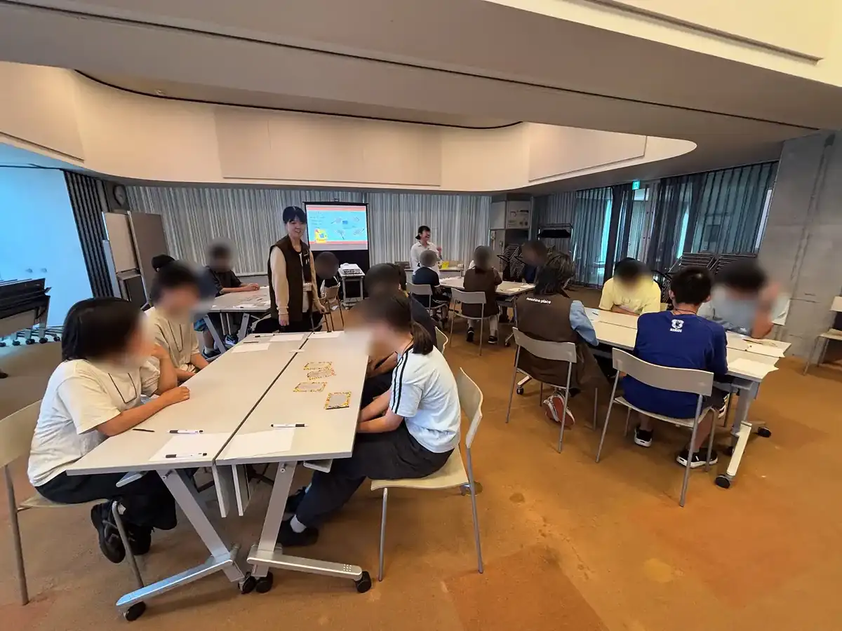 『ベストフレンドS』で盛り上がる様子