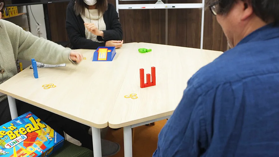 利き手を使わずチャレンジ！