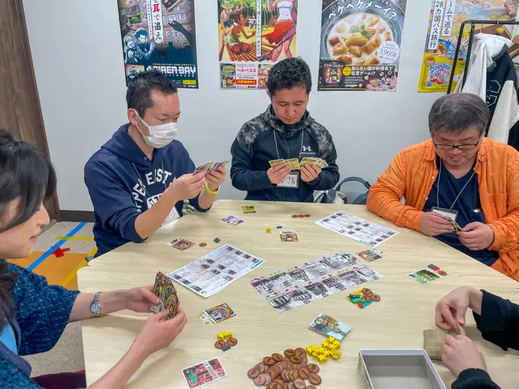 ただいま、横目をきかせて駆け引きの真っ最中